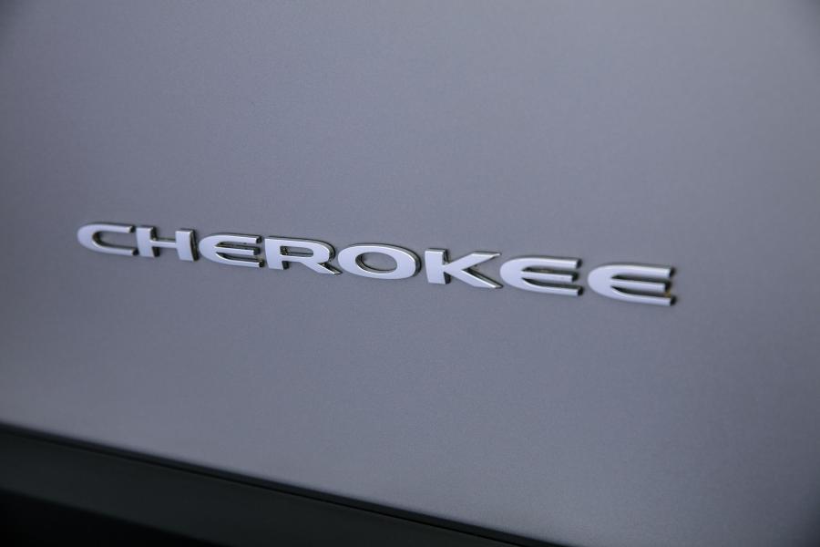 Логотип Jeep Cherokee Limited (KL) 2018 года  (NA) (фото 27 из 41)